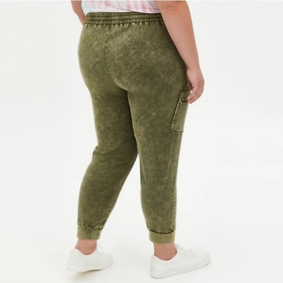 NWT Torrid Relaxed Fit Drawstring Cargo Pocket Joggers In Stretch In Green - Picture 4 of 9